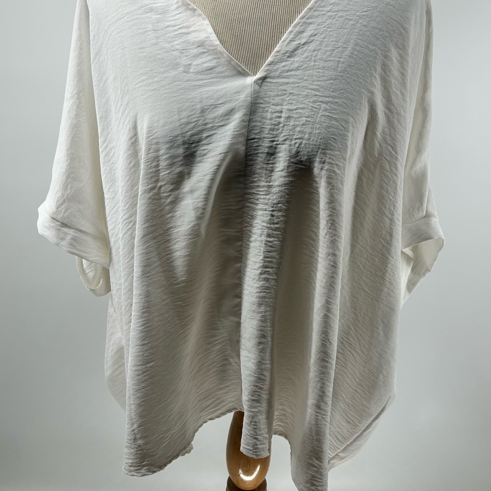 Women's V-Neck Draped Urban Daisy size large top